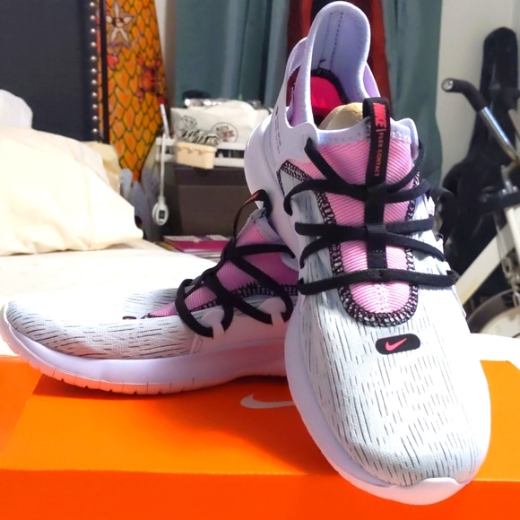 Brand New Nike Flex Contact size 8